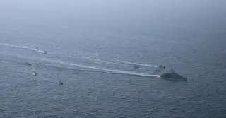 হরমুজ প্রণালি বন্ধের ঘোষণা ইরানের নৌবাহিনীর; জাহাজ চলাচল নিষিদ্ধ